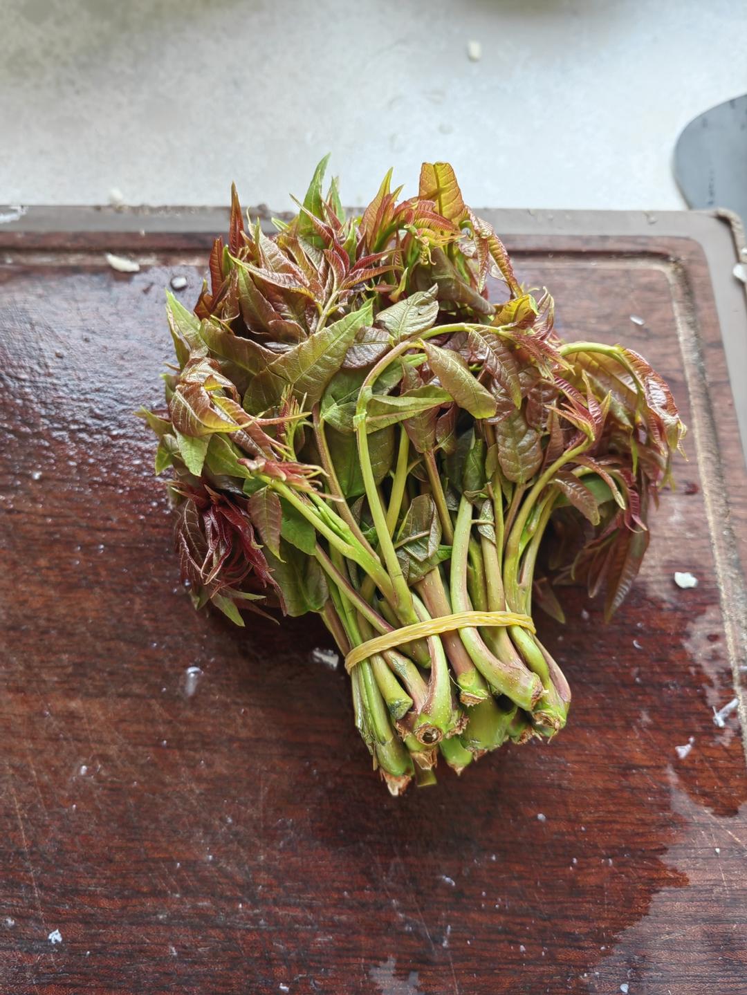 香椿芽炒鸡蛋