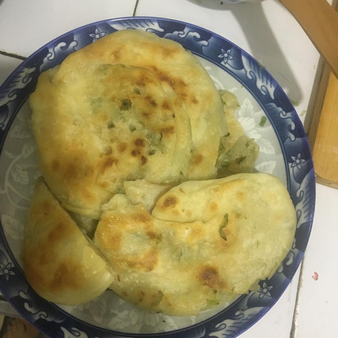 葱油饼（面粉吸水量不一样、水慢慢加）