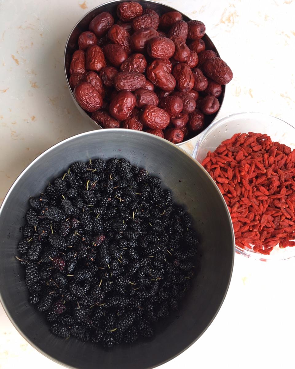 滋补肝肾去黑眼圈的桑葚枸杞膏