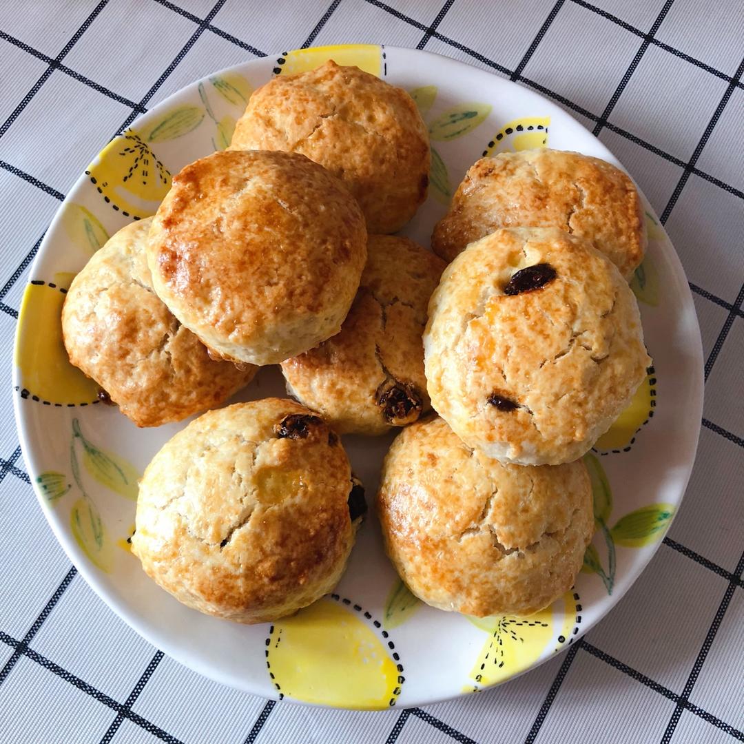 【视频】3分钟 奶油司康Scone(可能是世界上最快手的司康) 消耗淡奶油～