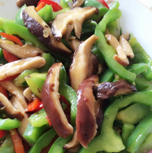 青椒炒香菇