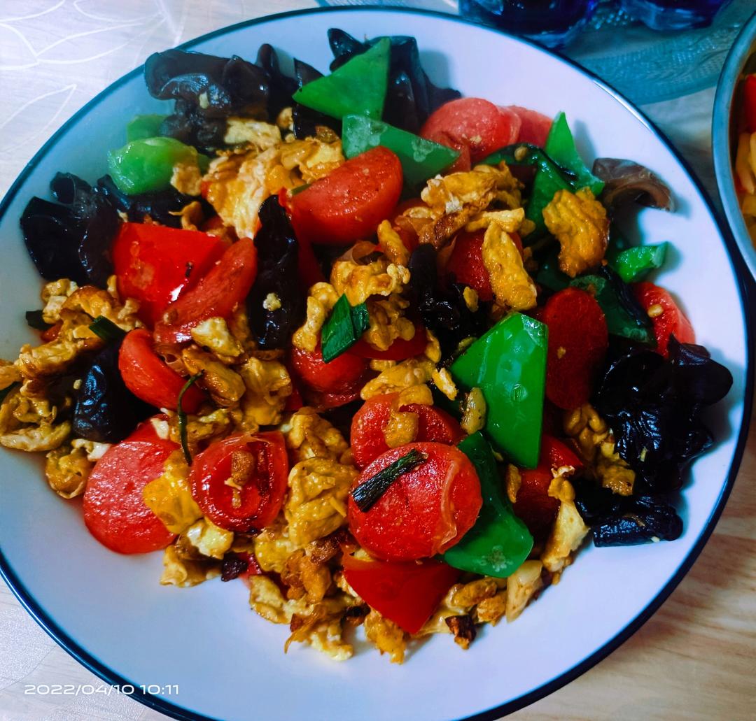 香肠木耳炒鸡蛋