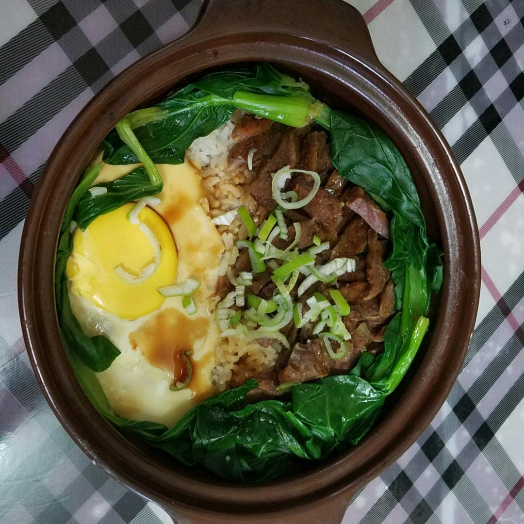 广式腊味煲仔饭