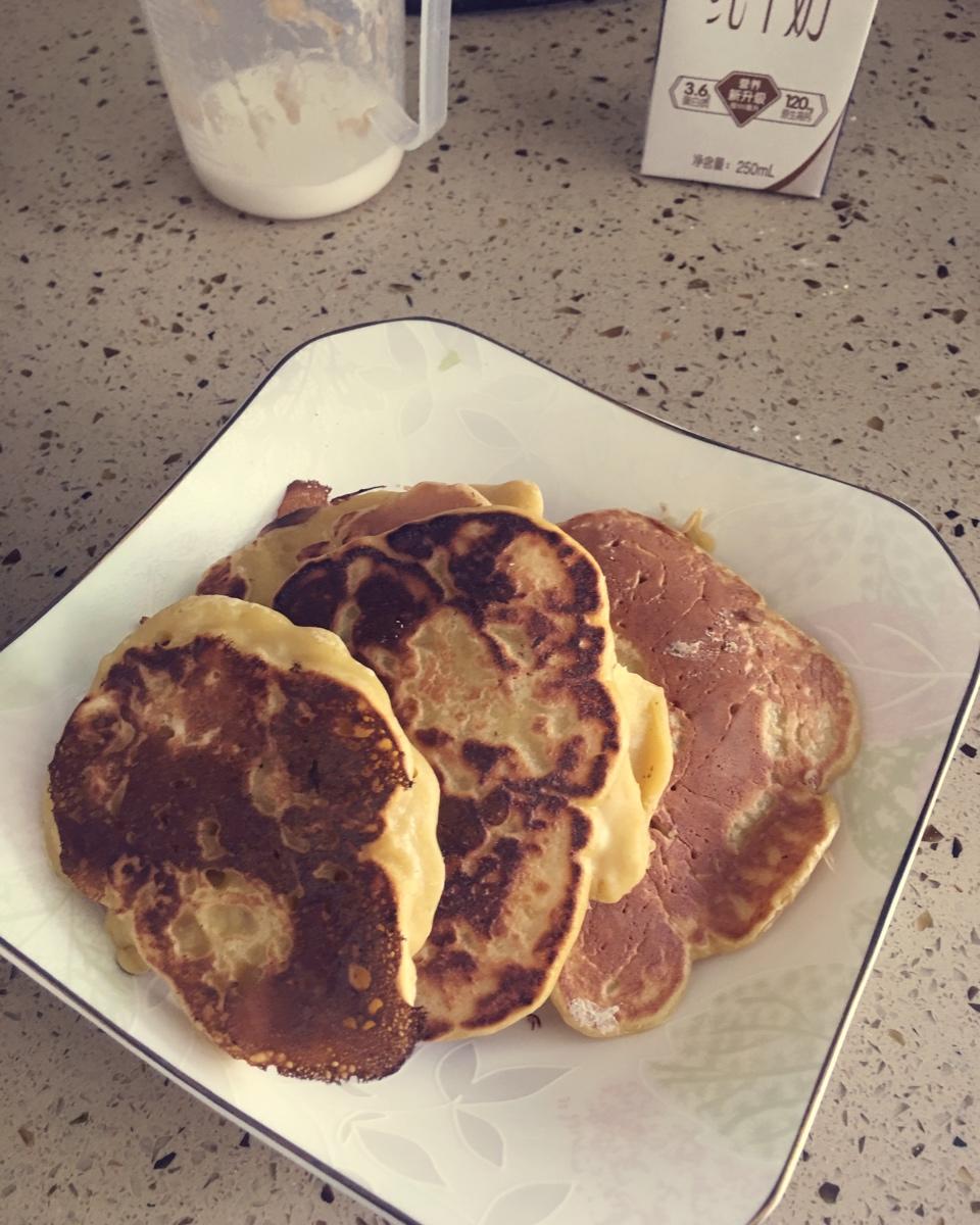 【减脂早餐】无油香蕉松饼（超简单）