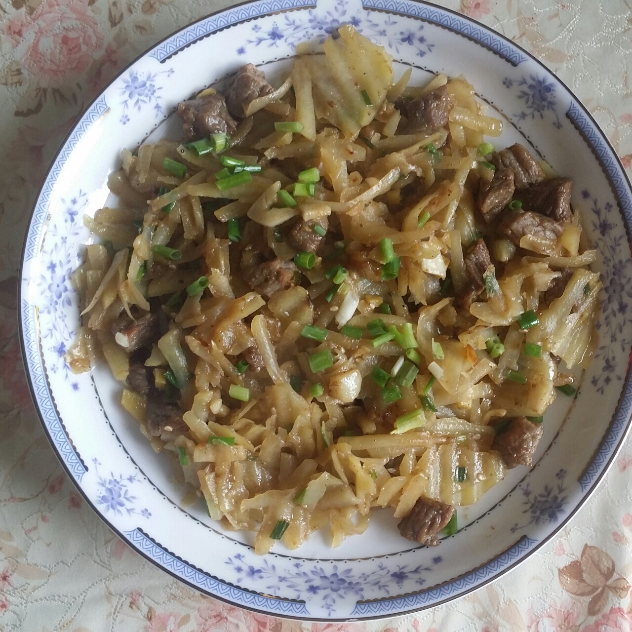 孜然洋葱炒牛肉粒