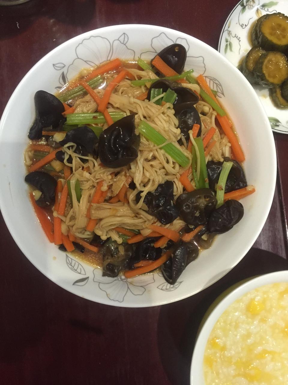 凉拌芹菜金针菇