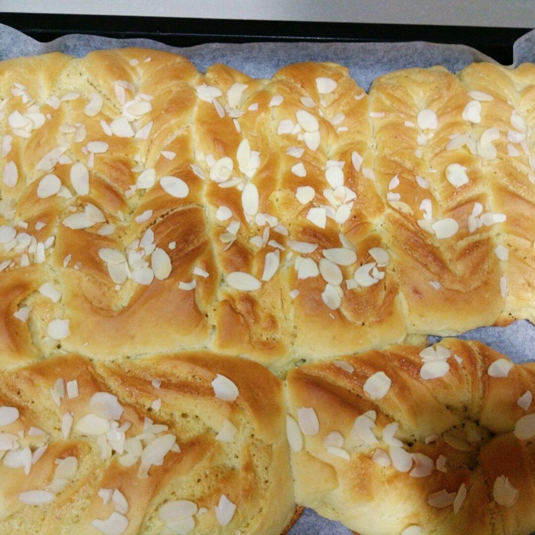 杏仁奶油软排包