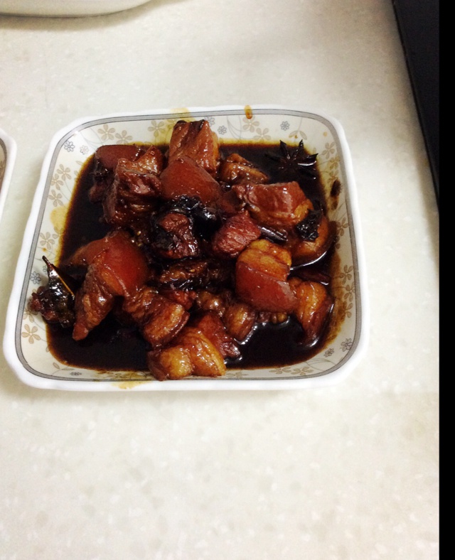 吃着碗里望着锅里的红烧肉