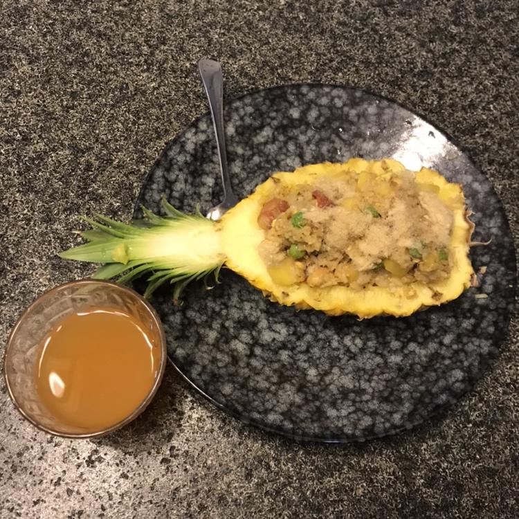 泰式海鲜菠萝饭