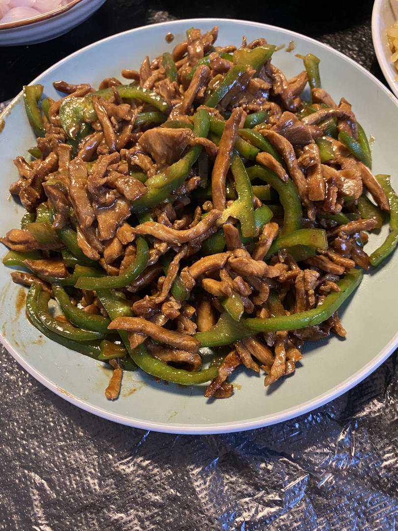 巨下饭的尖椒肉丝好吃得一碗接一碗