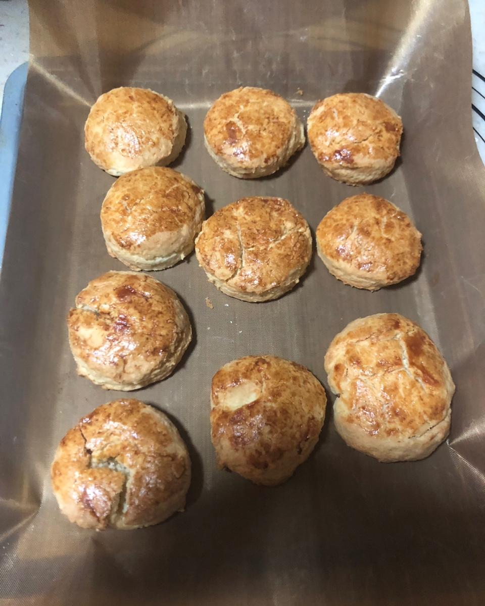 【视频】3分钟 奶油司康Scone(可能是世界上最快手的司康) 消耗淡奶油～