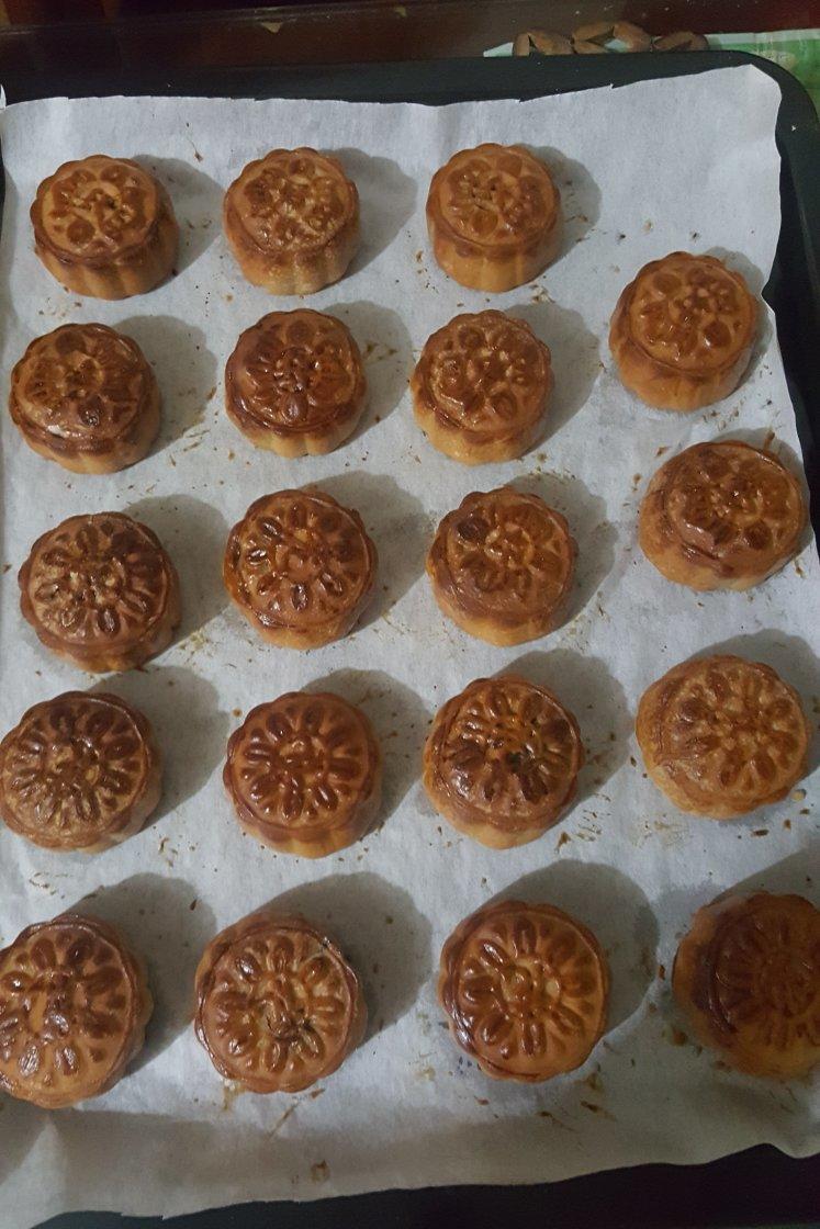 广式月饼—蛋黄莲蓉月饼