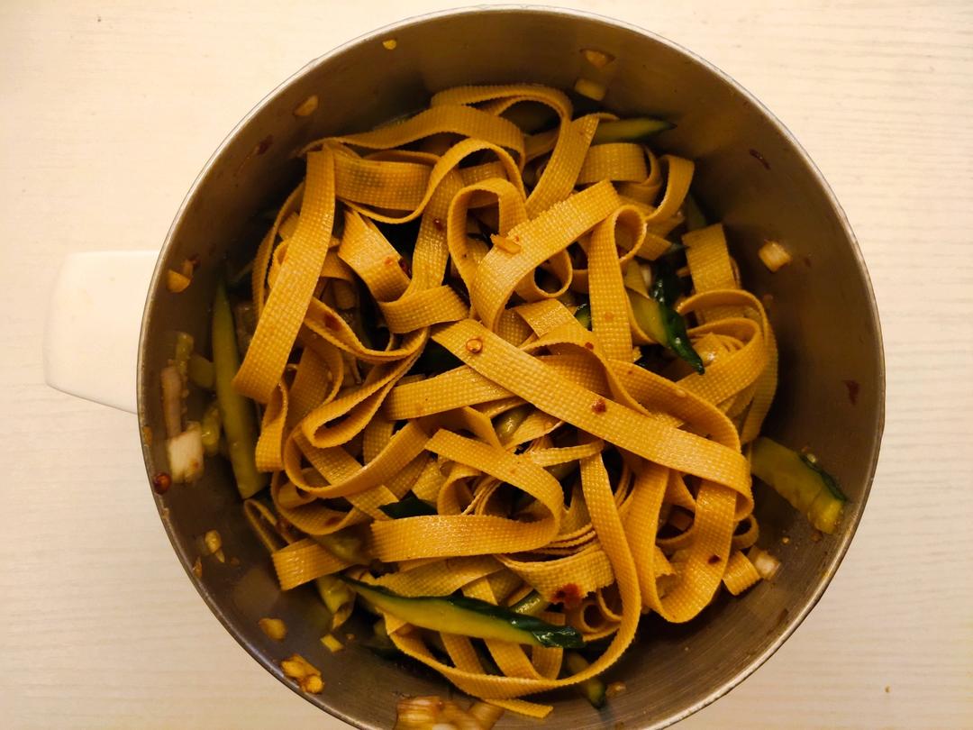 可以吃一整个夏天的黄瓜拌豆皮