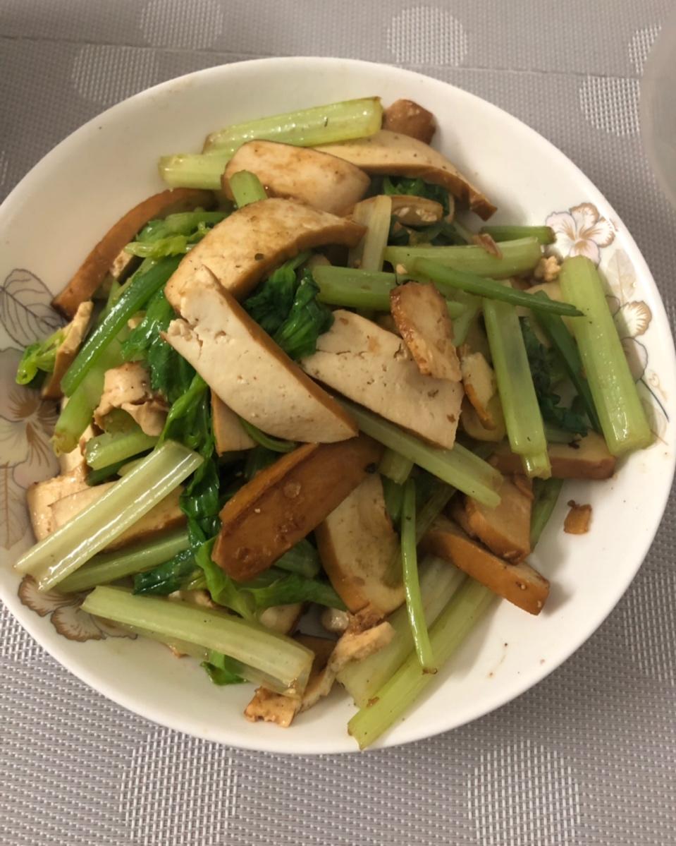 素菜：芹菜炒豆腐干