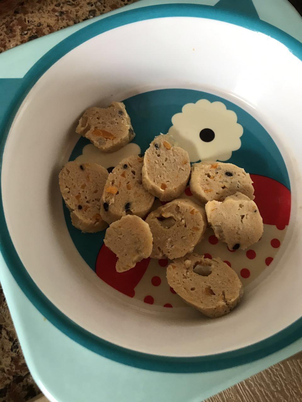 勤劳的大妈做的宝宝最爱零食——自制火腿肠