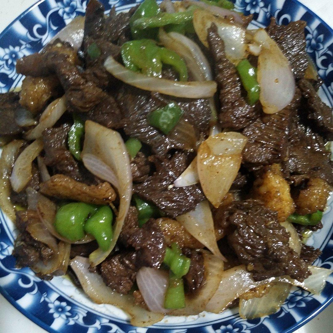 牛肉总是炒得又老又塞牙？试试这做法，肉又滑又嫩特别香