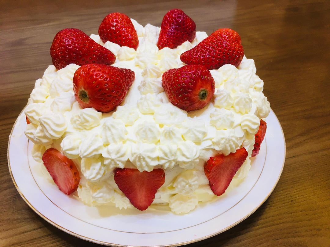 新手必成8寸生日蛋糕（详细多图干货经验分享，解决戚风蛋糕塌陷，奶油饰面涂不好，烤箱温度不好掌握等各种问题）