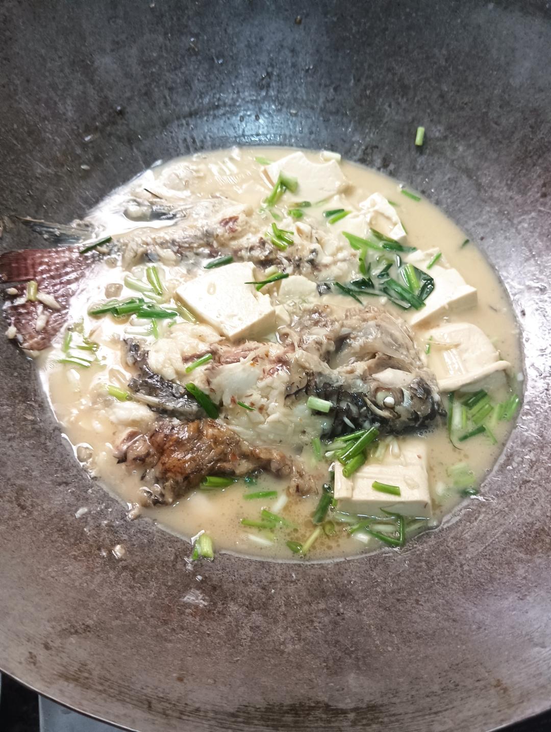 奶白鲫鱼豆腐汤|一条鱼最后的温柔