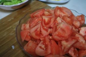 暖心暖胃的快手番茄火锅的做法 步骤3