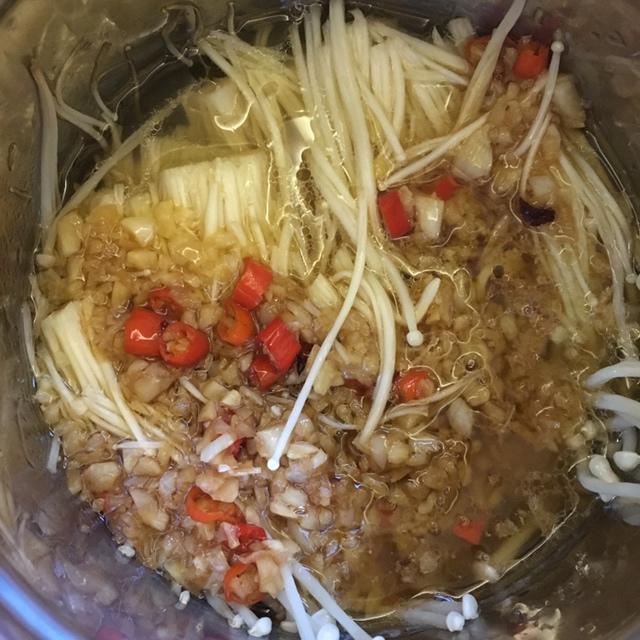 一口上瘾的蒜蓉金针菇