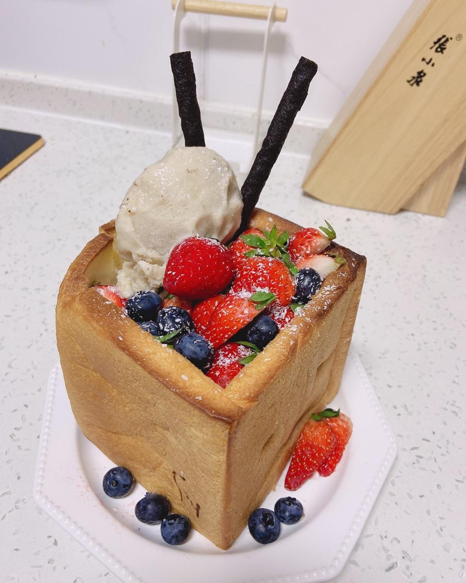 蜂蜜厚多士配冰淇淋