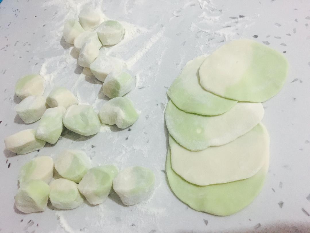 翡翠白玉白菜饺子详细版（附翡翠白玉白菜饺子包法，翡翠白玉饺子皮两种制法，面包机和面，翡翠白玉烧卖，各种馅料搭配）