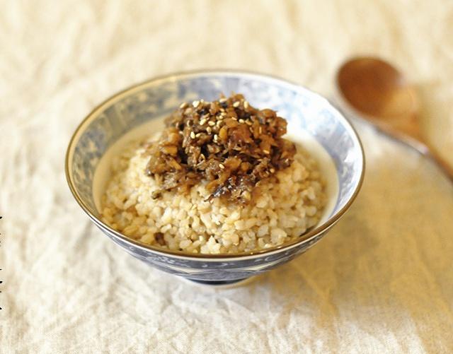 牛蒡盖饭(Brown Rice with Burdock)的做法