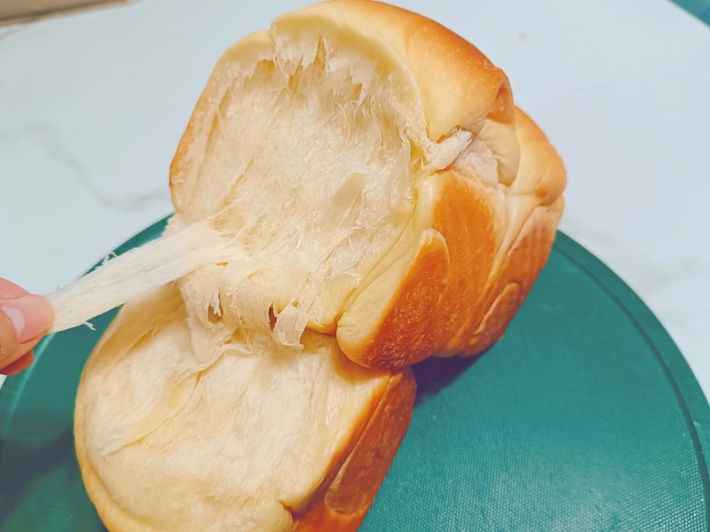 羽毛般柔软拉丝 | 奶呼呼的牛奶云朵小餐包