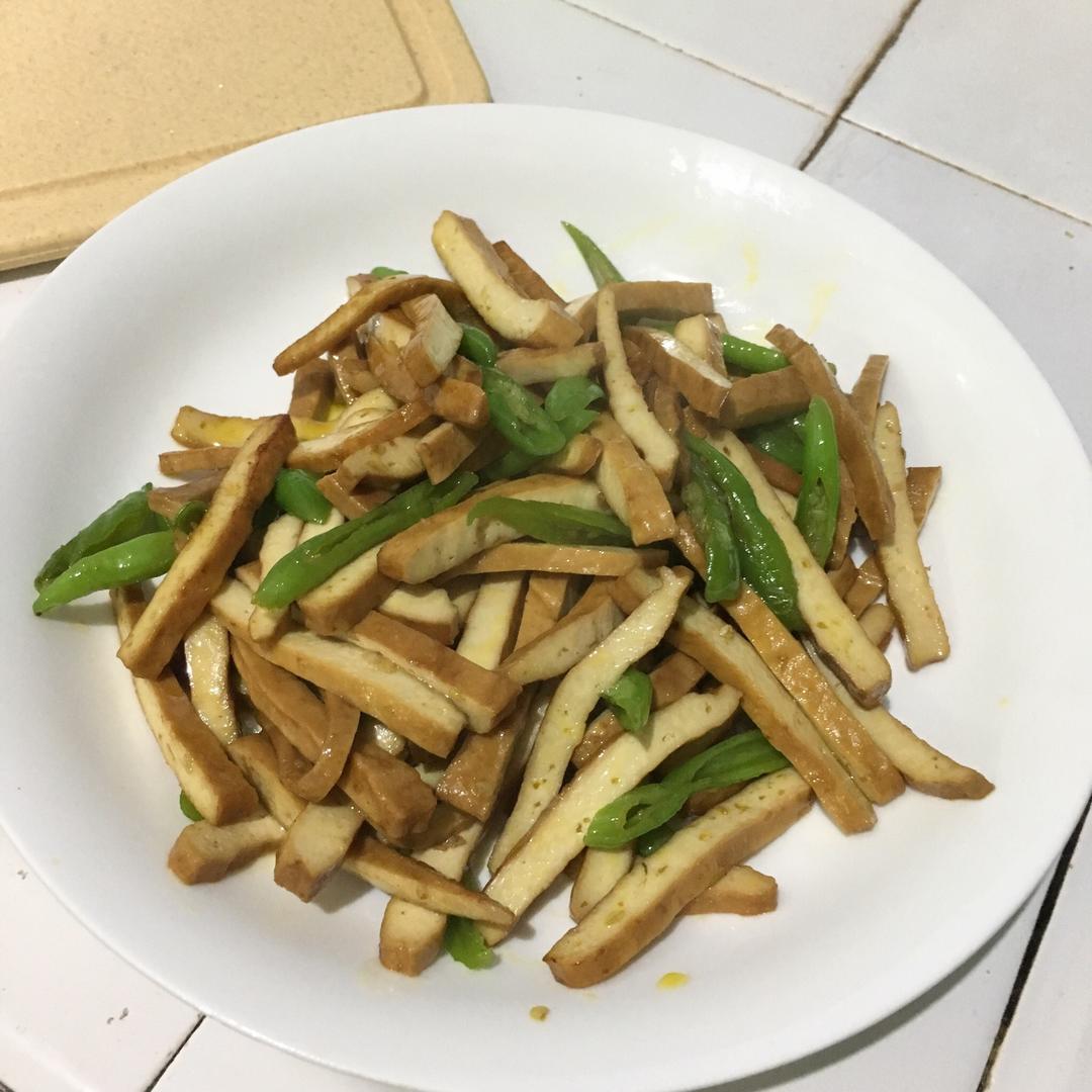 快手菜～青椒炒香干（辣椒要辣的）🔥
