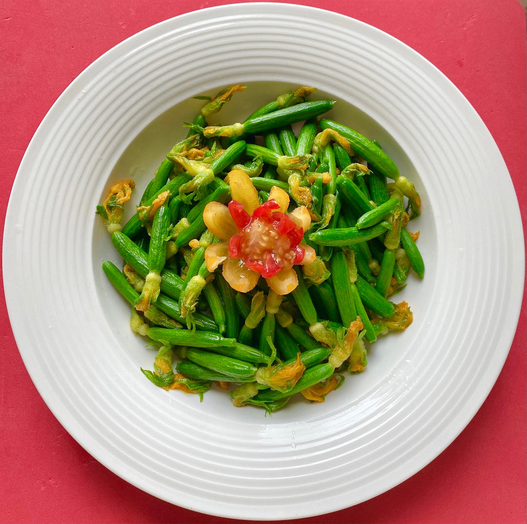 清炒顶花黄瓜仔