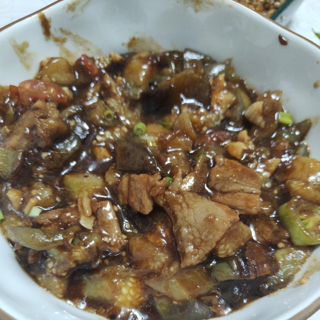 红烧茄子（佐西红柿尖椒）