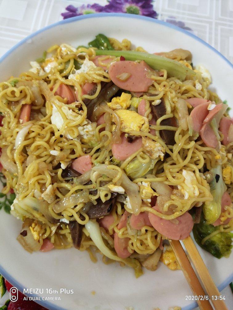 路边摊风味炒方便面
