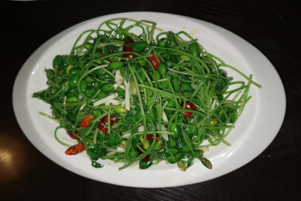 【凉拌豆苗的做法步骤图,凉拌豆苗怎么做好吃】梓鑫农庄_下厨房