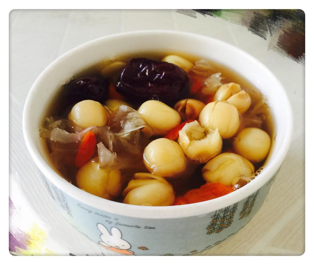 rainbowvzm2做的桂圆红枣银耳莲子羹