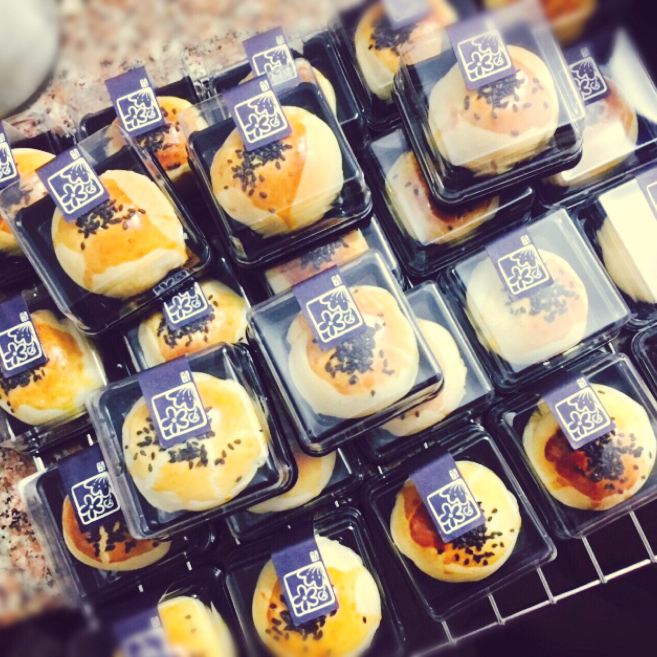 萌得掉渣渣的蛋黄酥