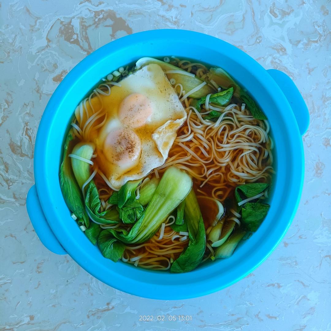 超快手的青菜鸡蛋面