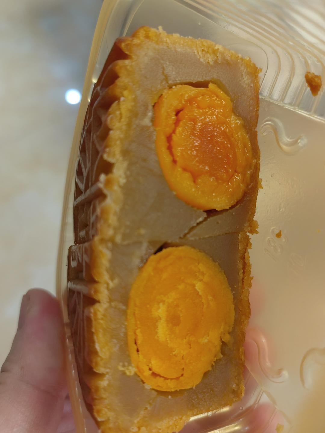 125克自制蛋黄白莲蓉月饼