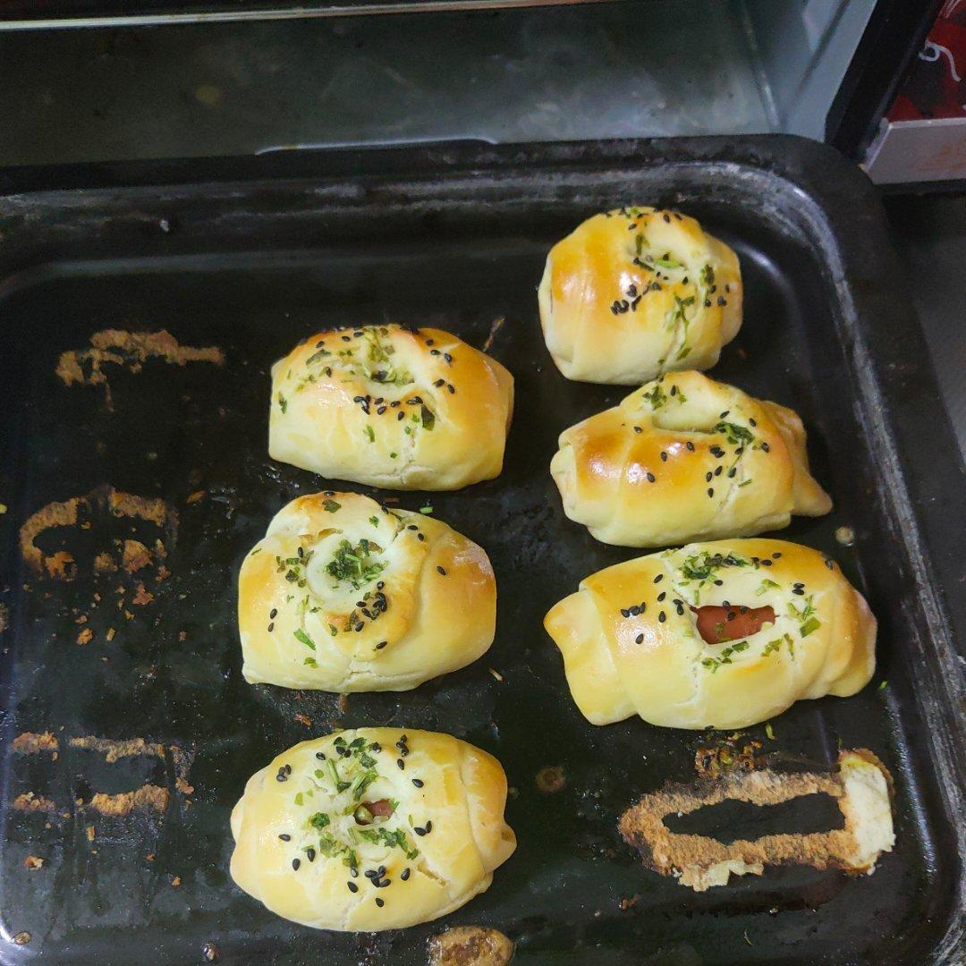 蒜香肠仔包