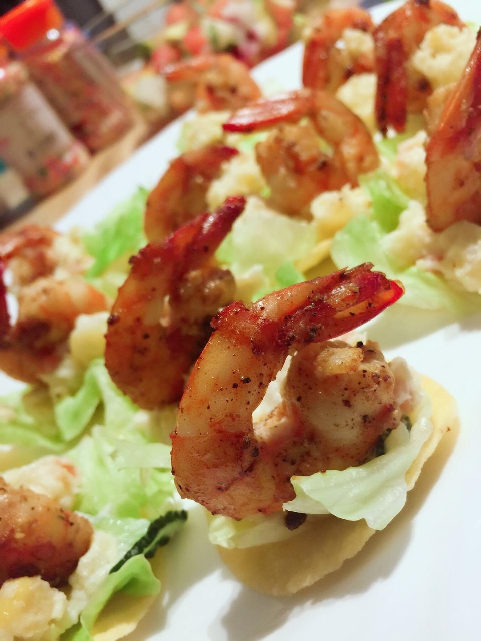 圣诞Party开胃小食：土豆泥蒜煎虾仁迷你Taco