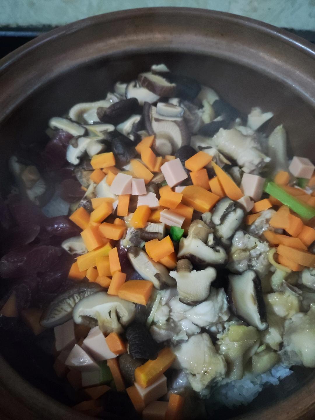 保姆级的「腊味煲仔饭2.0」加强版来了，地道老广味～