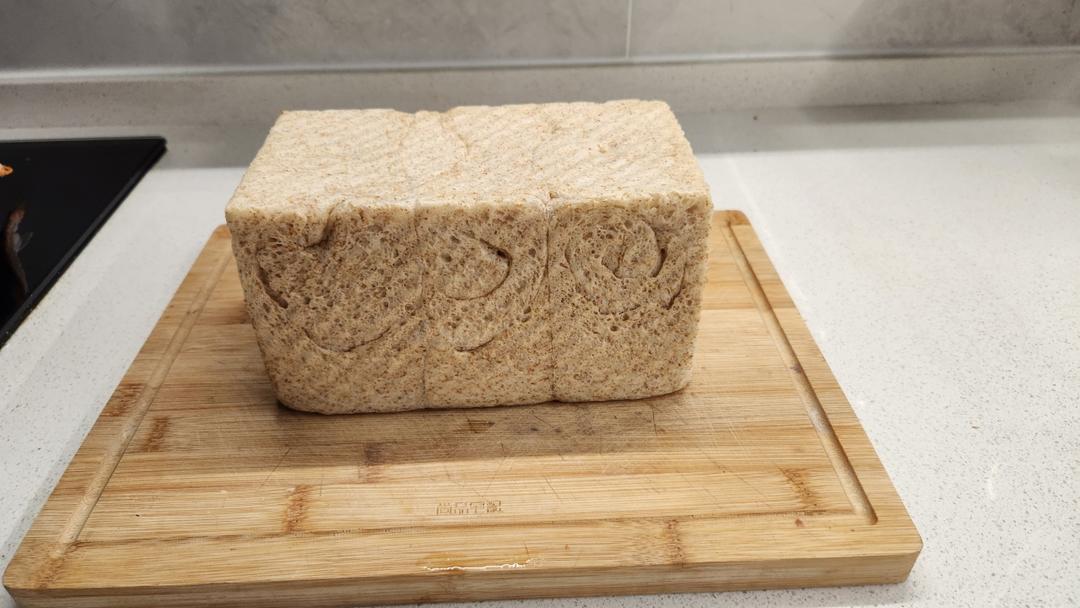 柔软的全麦面包（低糖低油）