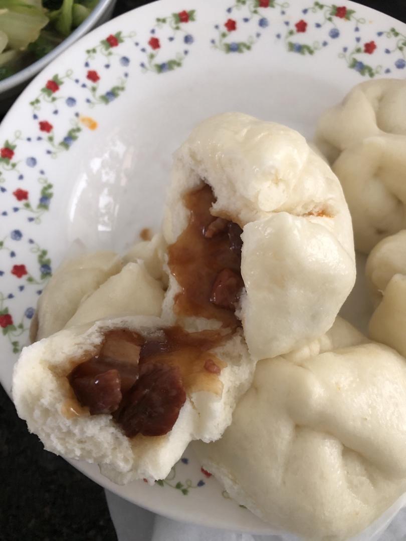 云朵般松软爆浆蜜汁叉烧包
