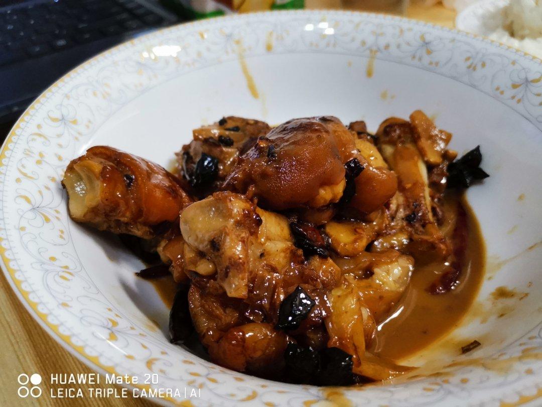 美味的家常菜：红烧猪蹄