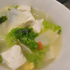 冬天做一锅热乎乎的白菜豆腐汤，食材简单‼️