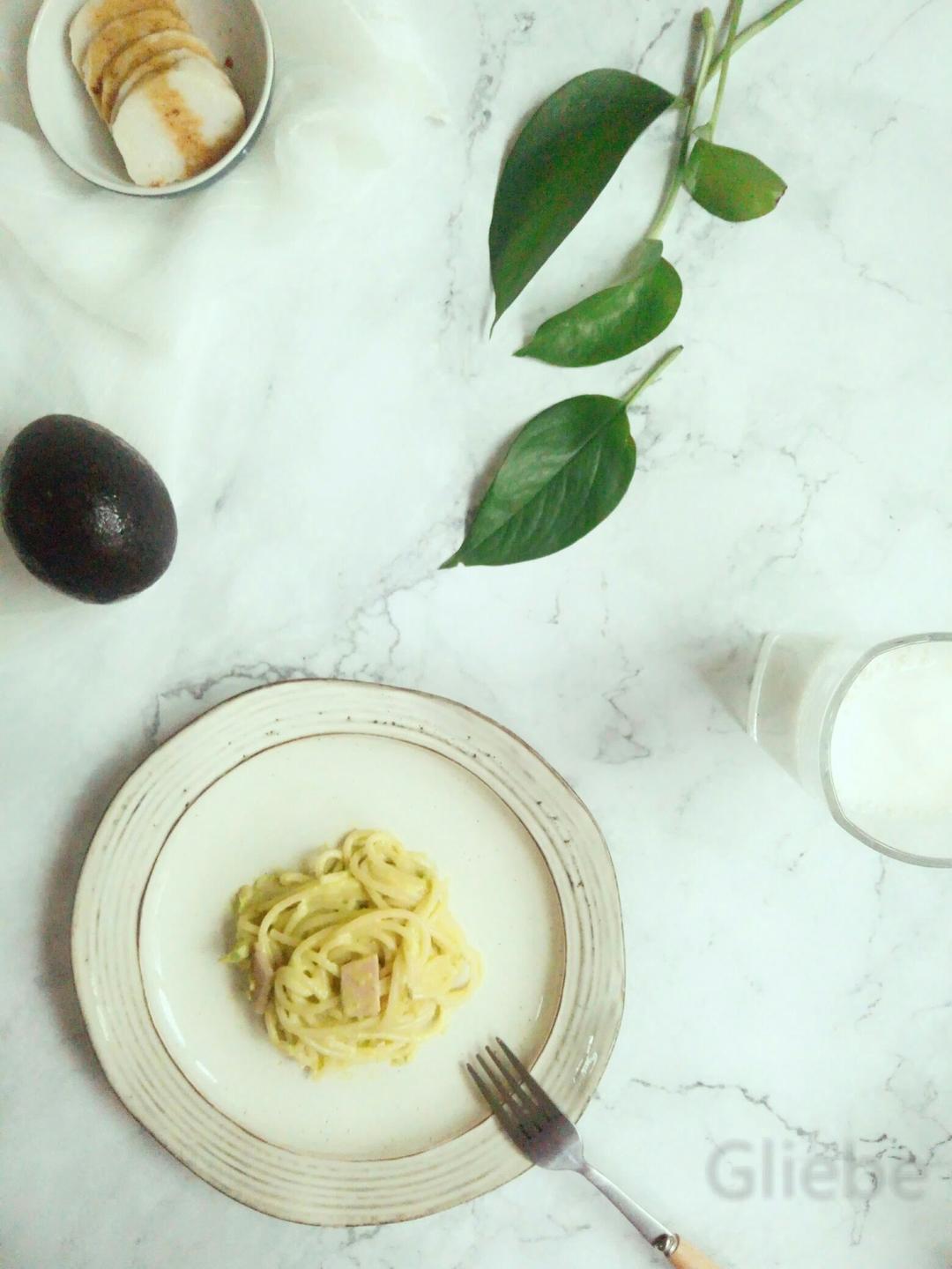 小清新牛油果火腿意面