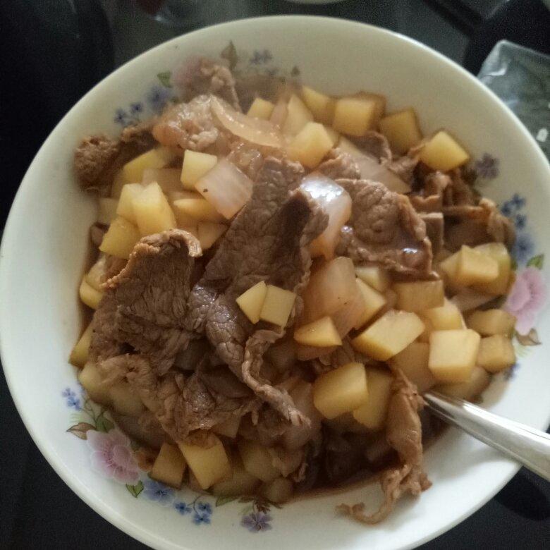 好吃到舔碗底的土豆肥牛拌饭
