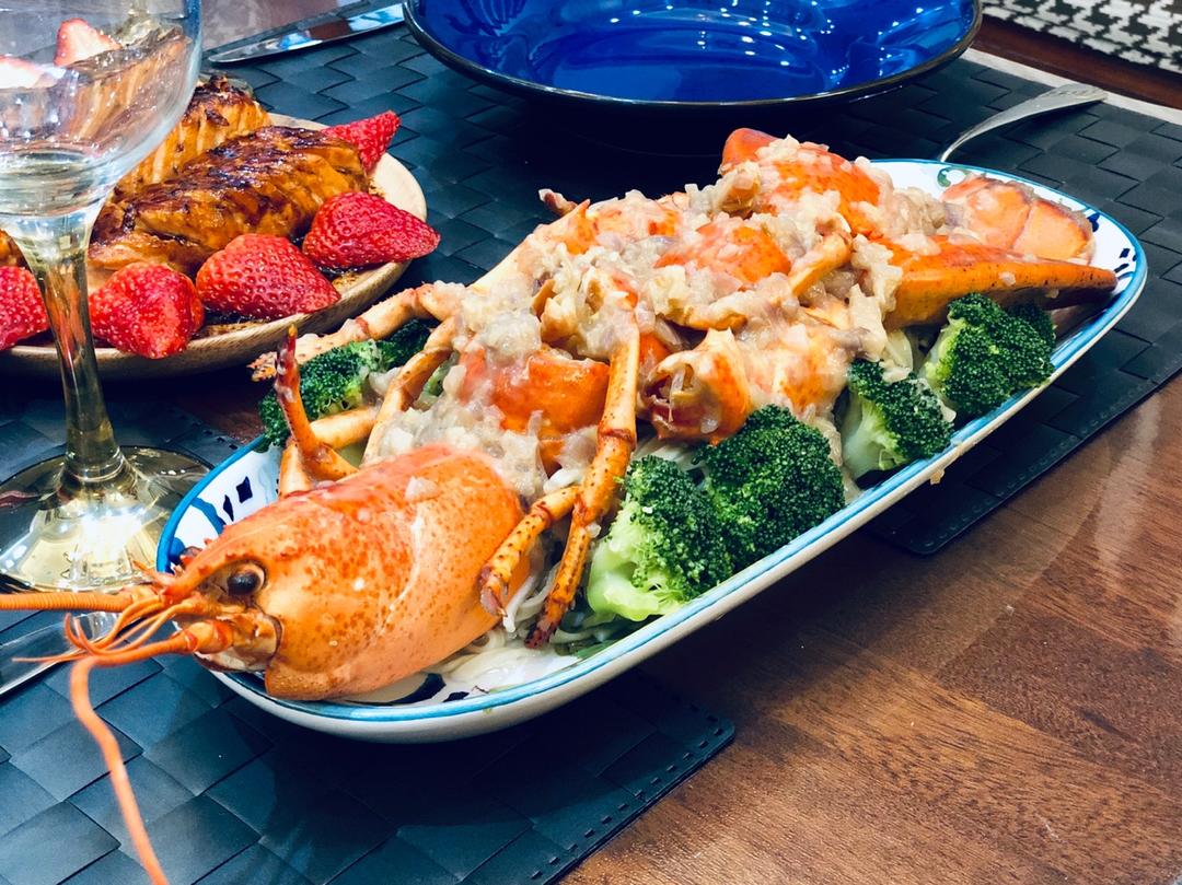 老广东酒楼的龙虾伊面
