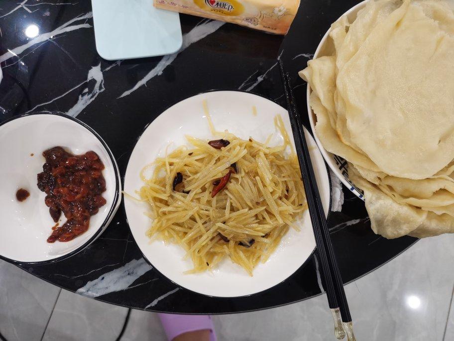 卷饼配菜:酸辣土豆丝