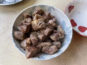 经典牛肉砂锅的做法 步骤2