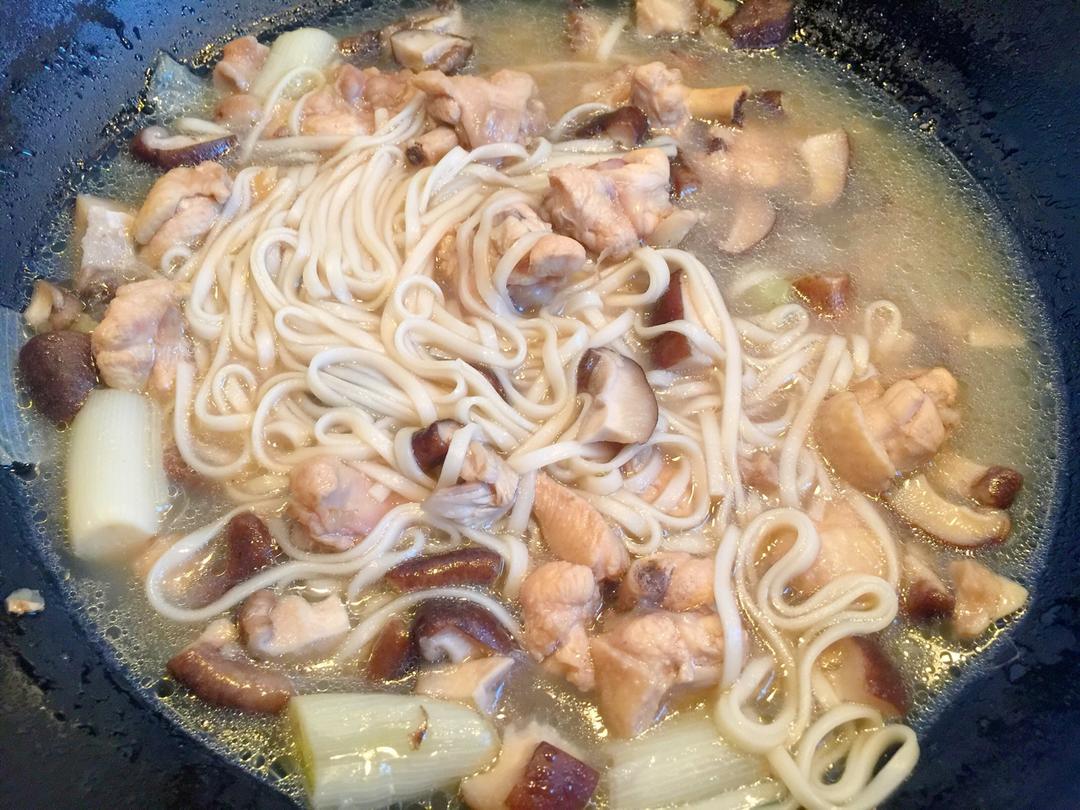 香菇炖鸡面